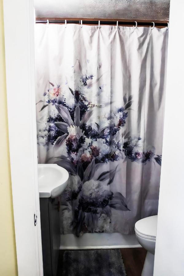Cozy City Retreat Near Downtown Indianapolis- Private Bedroom Bagian luar foto
