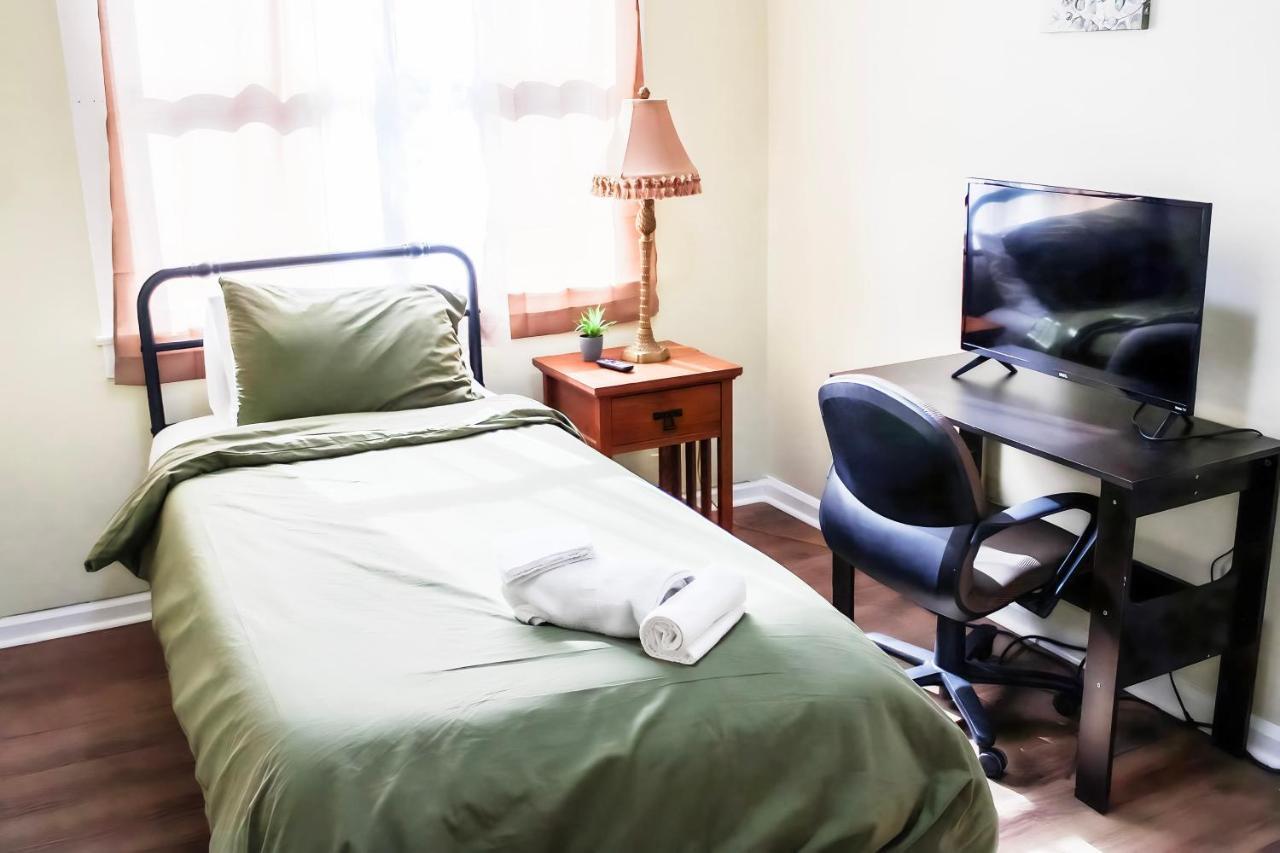 Cozy City Retreat Near Downtown Indianapolis- Private Bedroom Bagian luar foto